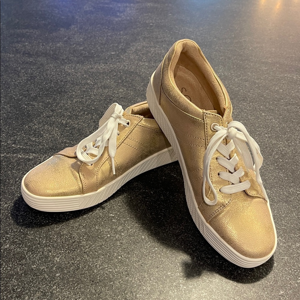 Naturalizer Soul Women's Neela Gold Lace-Up Sneaker, size 7   Like New